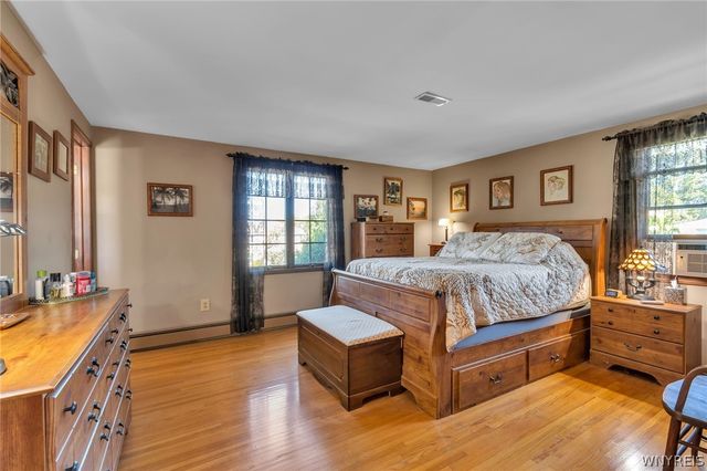 31 Carmelite Drive, West Seneca, NY 14224