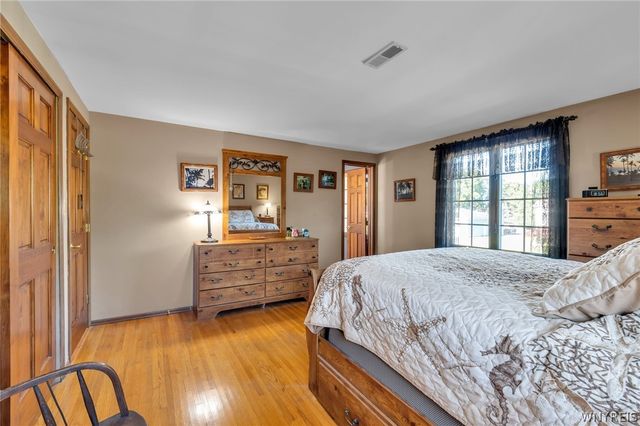 31 Carmelite Drive, West Seneca, NY 14224