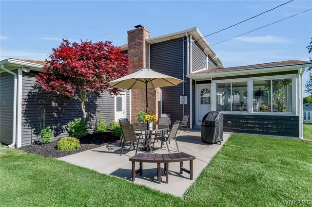 31 Carmelite Drive, West Seneca, NY 14224