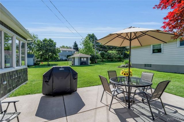 31 Carmelite Drive, West Seneca, NY 14224
