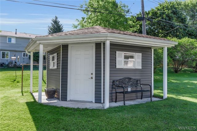 31 Carmelite Drive, West Seneca, NY 14224