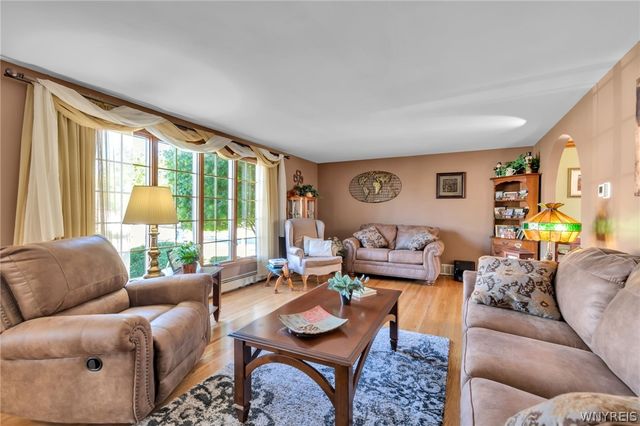 31 Carmelite Drive, West Seneca, NY 14224