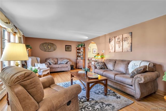 31 Carmelite Drive, West Seneca, NY 14224