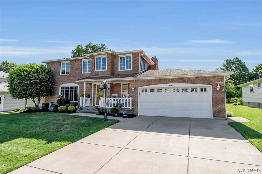 31 Carmelite Drive, West Seneca, NY 14224