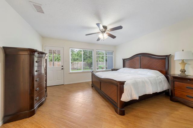 10 Glorybower Court, The Woodlands, TX 77380