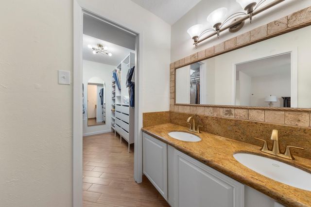 10 Glorybower Court, The Woodlands, TX 77380