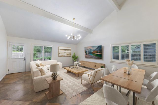 10 Glorybower Court, The Woodlands, TX 77380