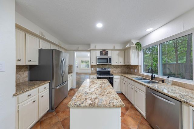 10 Glorybower Court, The Woodlands, TX 77380