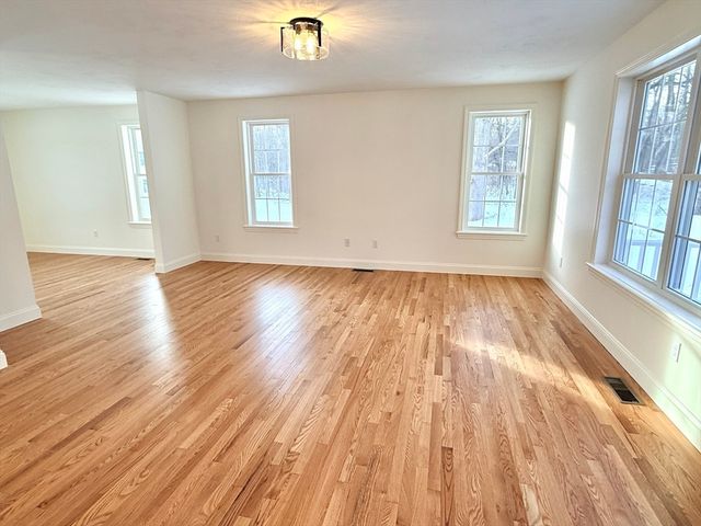 28 Forest Hill Dr., Rutland, MA 01543