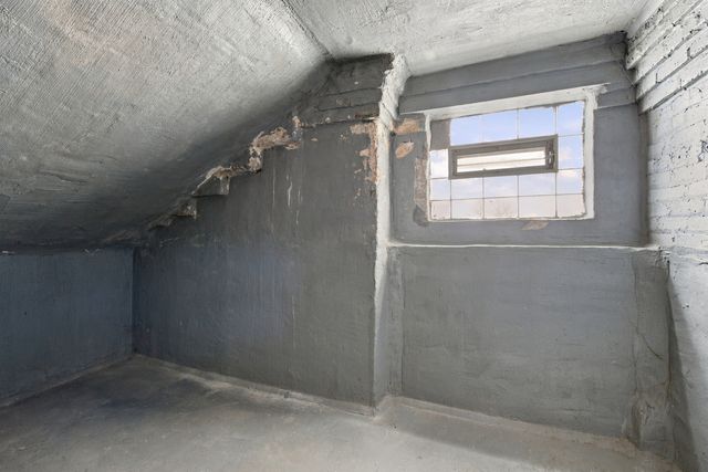 2839 N LUNA Avenue, Chicago, IL 60641