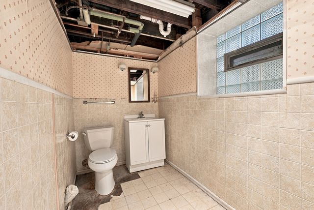 2839 N LUNA Avenue, Chicago, IL 60641
