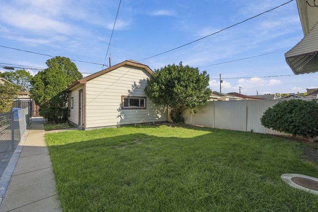 2839 N LUNA Avenue, Chicago, IL 60641