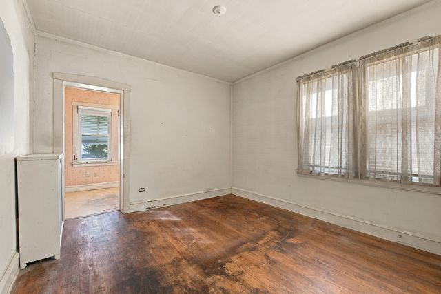 2839 N LUNA Avenue, Chicago, IL 60641