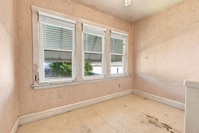2839 N LUNA Avenue, Chicago, IL 60641