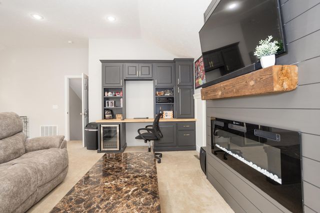 827 Quarry Road, Sparta, MO 65753