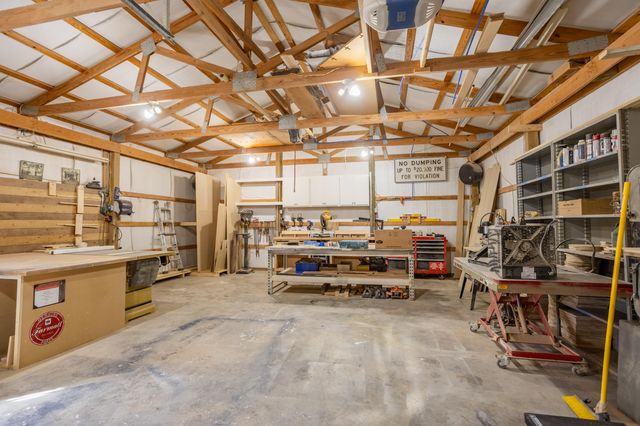 827 Quarry Road, Sparta, MO 65753