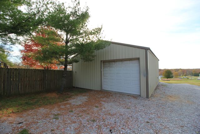 827 Quarry Road, Sparta, MO 65753