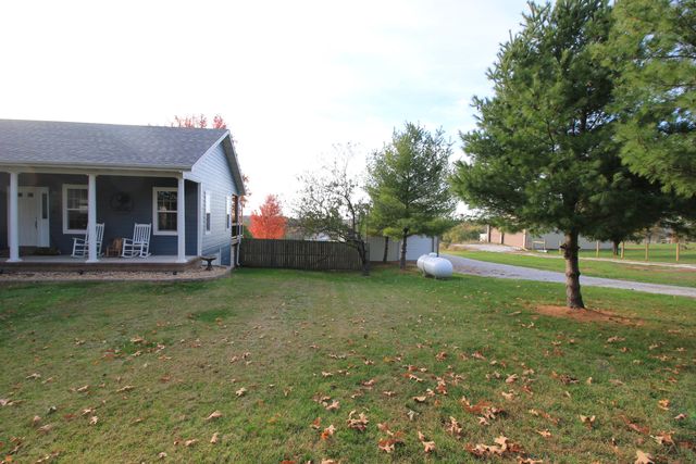 827 Quarry Road, Sparta, MO 65753