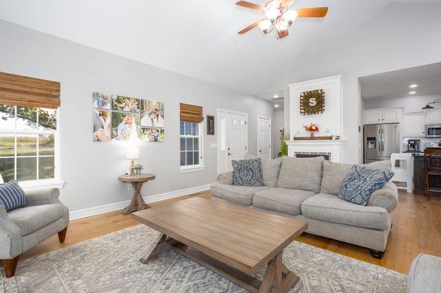 827 Quarry Road, Sparta, MO 65753