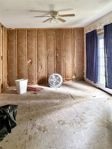 1650 E Polk Street, Paris, TX 75460