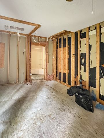 1650 E Polk Street, Paris, TX 75460