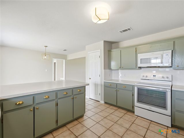 913 Ridge Drive, San Marcos, TX 78666