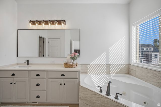698 N FARMLAND DR, Kaysville, UT 84037