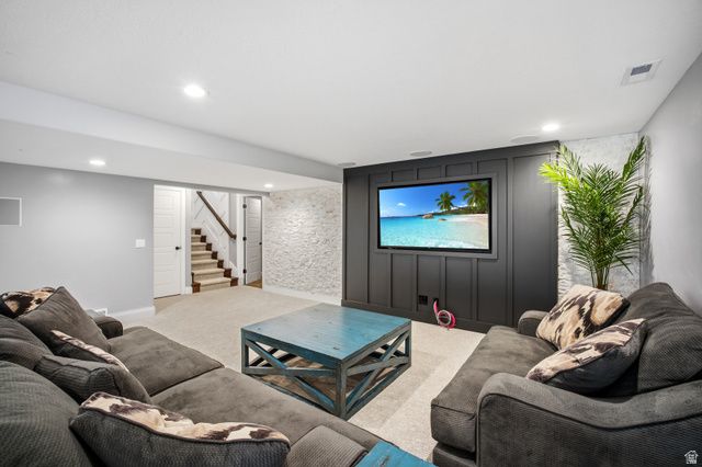 698 N FARMLAND DR, Kaysville, UT 84037
