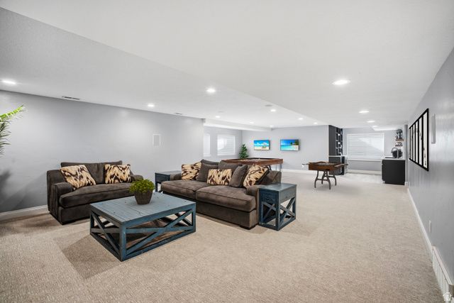 698 N FARMLAND DR, Kaysville, UT 84037