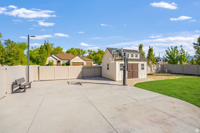 698 N FARMLAND DR, Kaysville, UT 84037