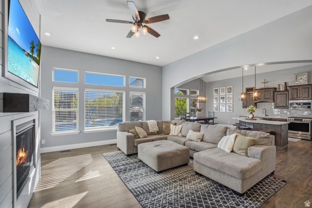 698 N FARMLAND DR, Kaysville, UT 84037