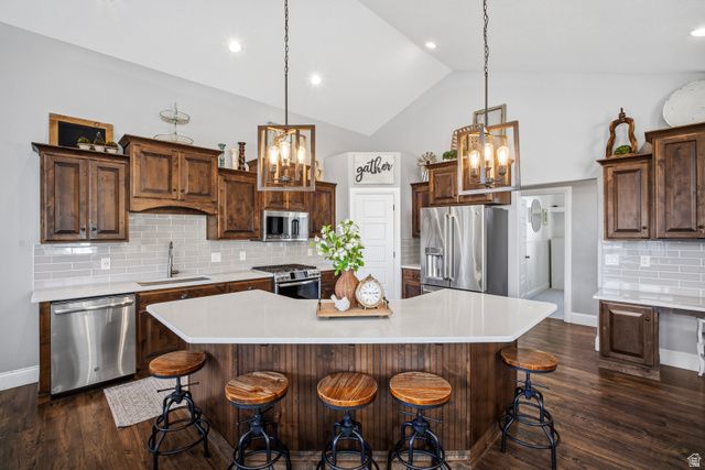 698 N FARMLAND DR, Kaysville, UT 84037