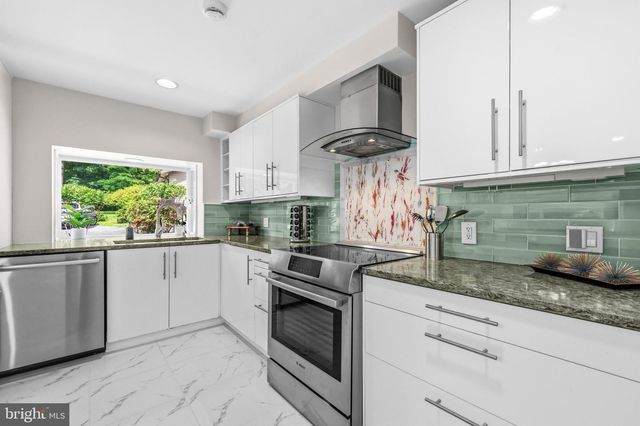 9416 HOLBROOK LN, Rockville, MD 20854