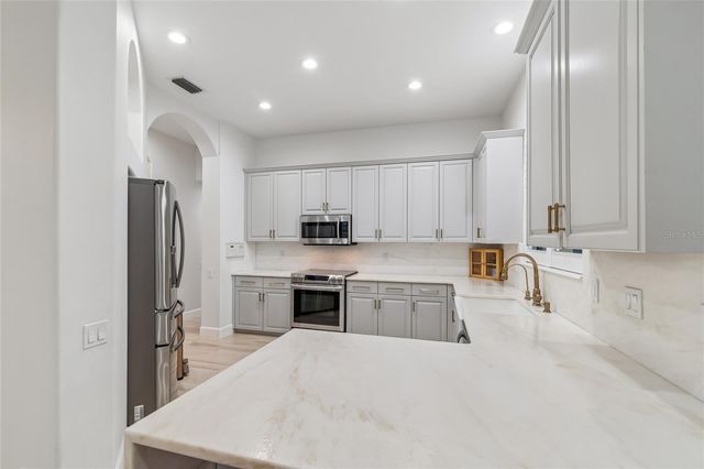 3602 ARLINGTON OAKS COURT, Tampa, FL 33618