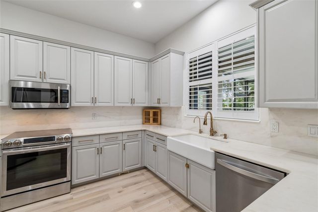 3602 ARLINGTON OAKS COURT, Tampa, FL 33618