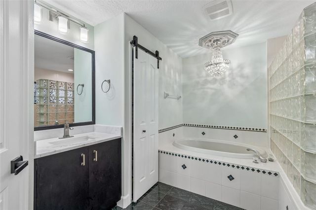 3602 ARLINGTON OAKS COURT, Tampa, FL 33618