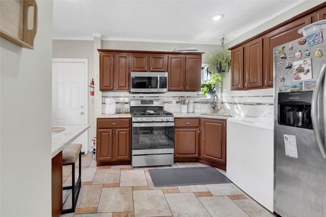 820 S Oak Drive, Bronx, NY 10467