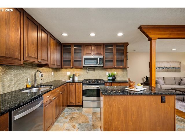 2160 Nw 153RD Pl, Beaverton, OR 97006