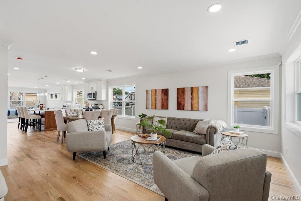 710 Franklin Avenue, Massapequa, NY 11758 — photo 3