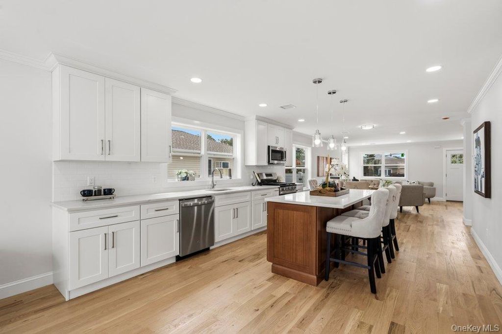 710 Franklin Avenue, Massapequa, NY 11758 — photo 5