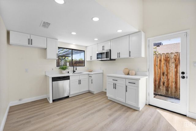 6921 Natchitoches Way, Bakersfield, CA 93309