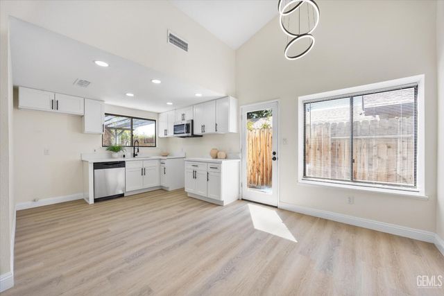 6921 Natchitoches Way, Bakersfield, CA 93309