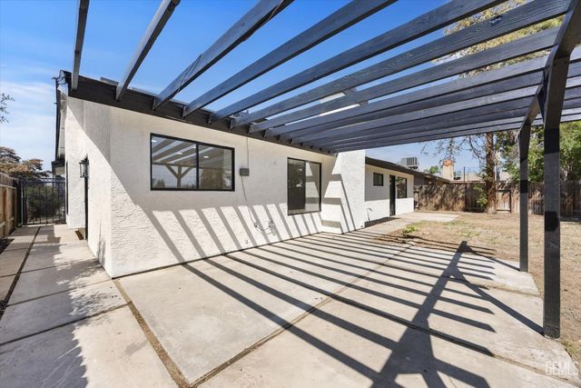 6921 Natchitoches Way, Bakersfield, CA 93309