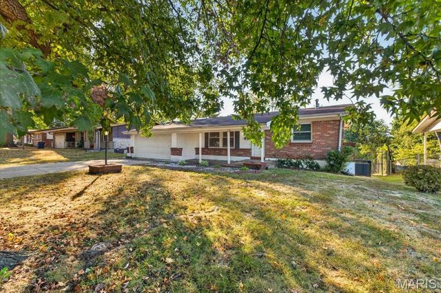 2522 Hackman Drive, St Louis, MO 63136