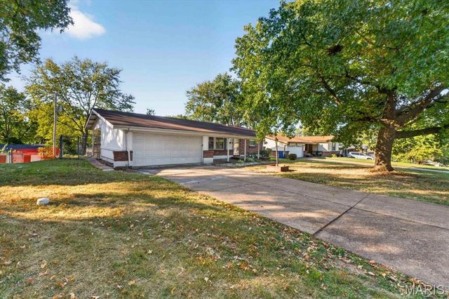 2522 Hackman Drive, St Louis, MO 63136