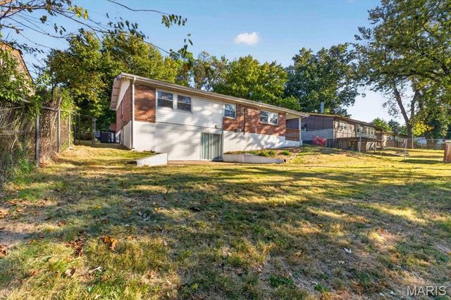 2522 Hackman Drive, St Louis, MO 63136
