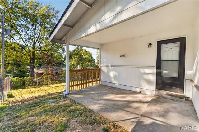 2522 Hackman Drive, St Louis, MO 63136