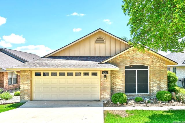 1217 Victory, Kerrville, TX 78028