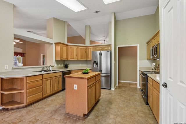 1217 Victory, Kerrville, TX 78028