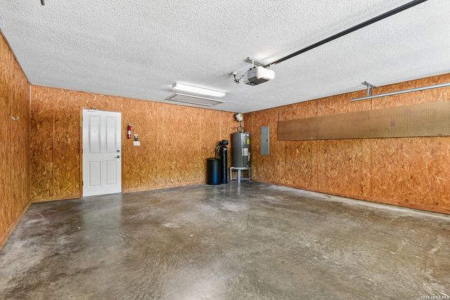1217 Victory, Kerrville, TX 78028